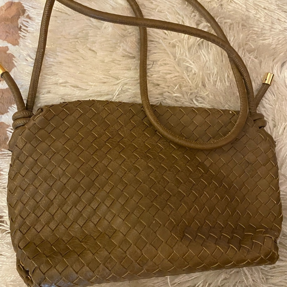 Chic Tan Woven Shoulder Bag